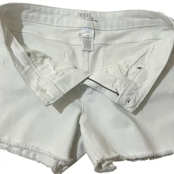 Time & True (14) White Slightly Distressed 5 Pocket Cut Off Shorts - Picture 5 of 8